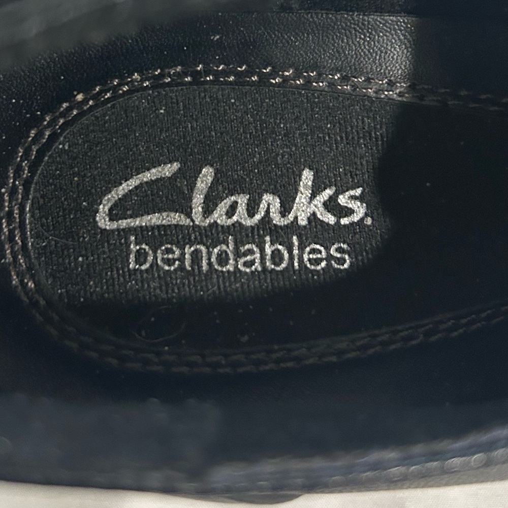 Clarks women’s size 8 black heels. - Picture 8 of 9